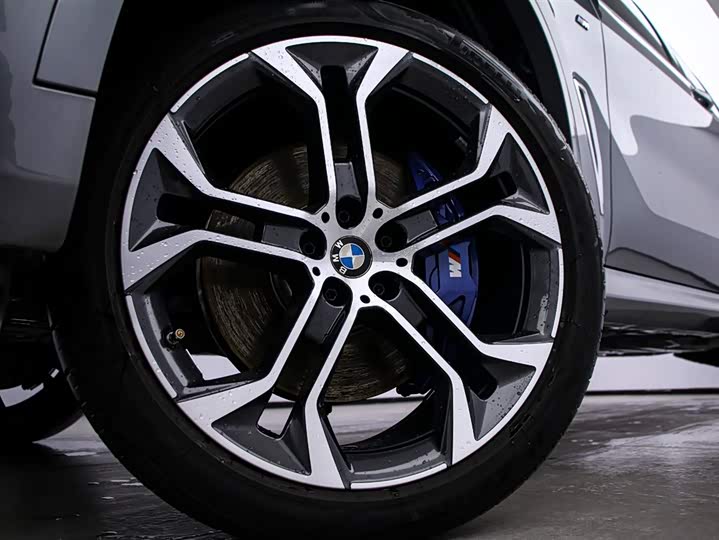 Фото 16 - BMW X5