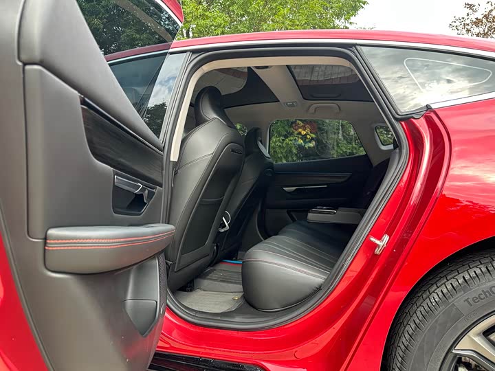 Фото 9 - XPeng P7