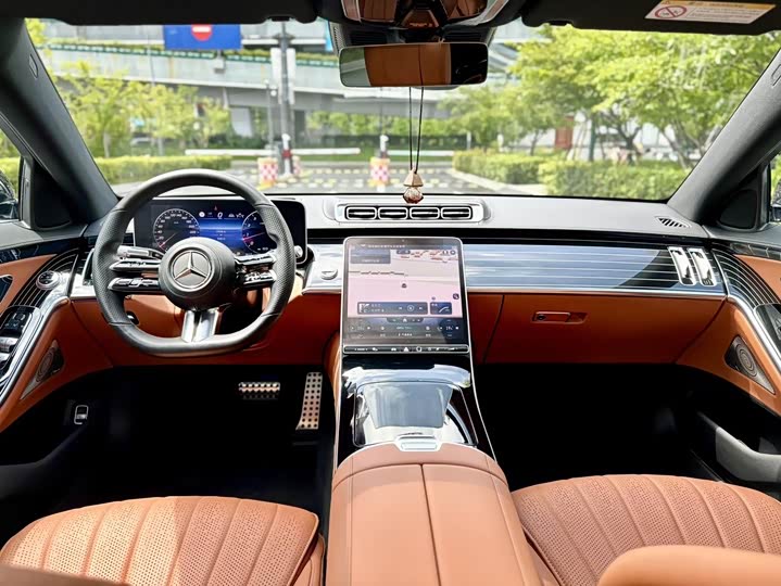 Фото 13 - Mercedes-Benz S-Class