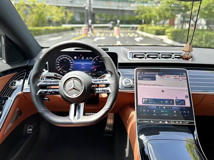 Фото 17 - Mercedes-Benz S-Class