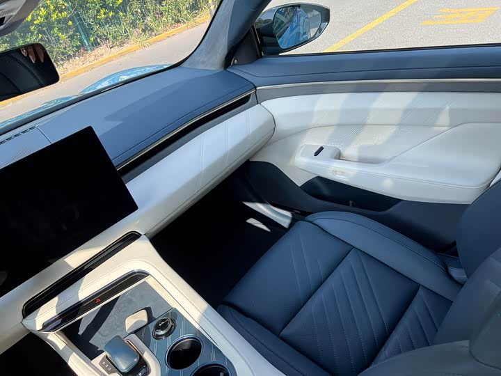 Фото 11 - Zeekr 001