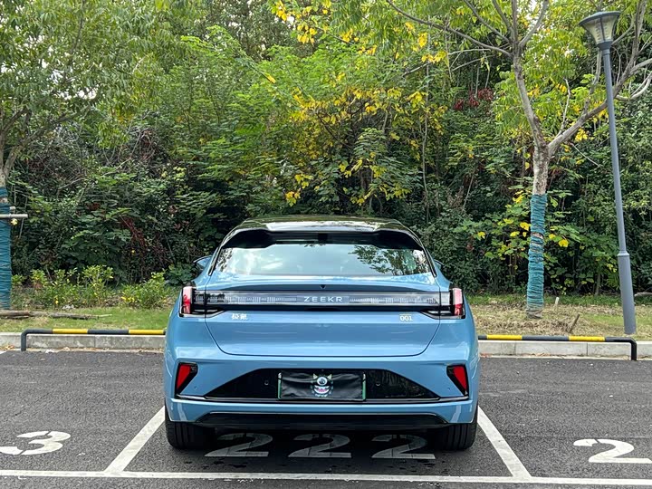 Фото 13 - Zeekr 001