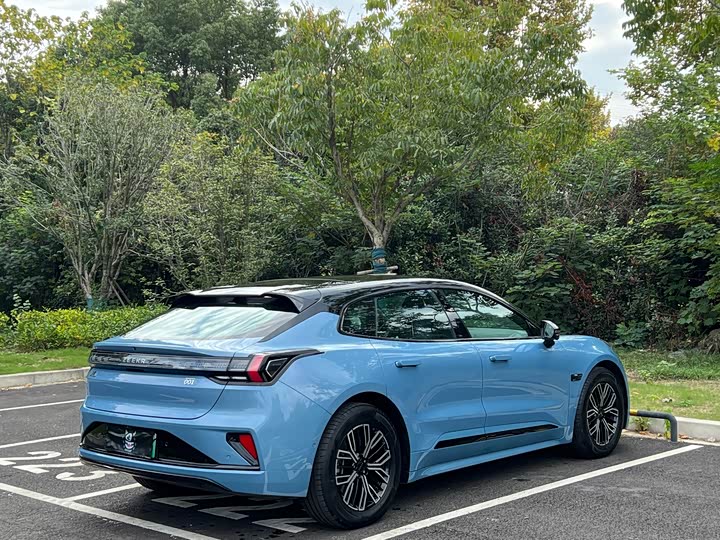 Фото 14 - Zeekr 001