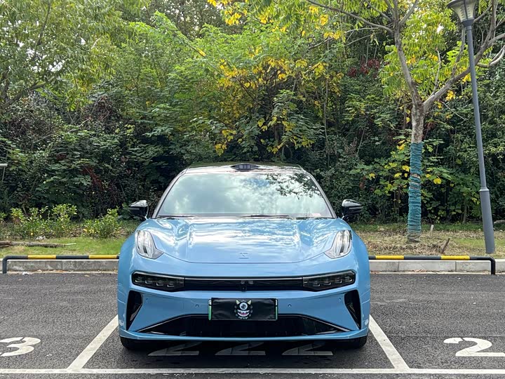 Фото 2 - Zeekr 001