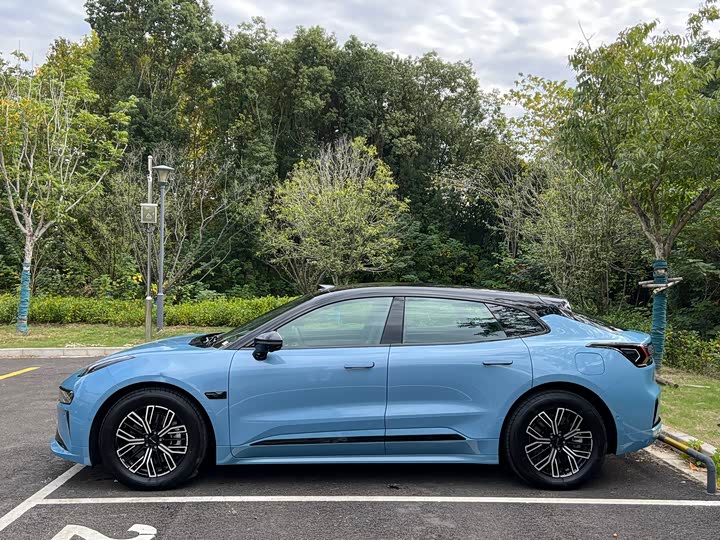 Фото 4 - Zeekr 001