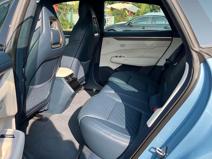 Фото 7 - Zeekr 001