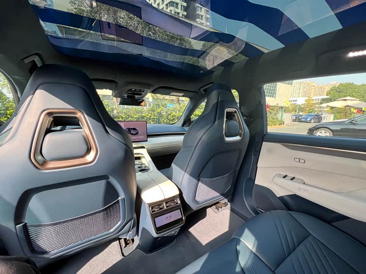 Фото 8 - Zeekr 001