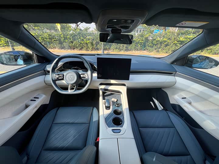 Фото 9 - Zeekr 001