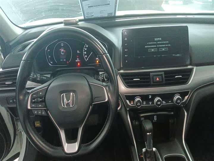 Фото 10 - Honda Accord