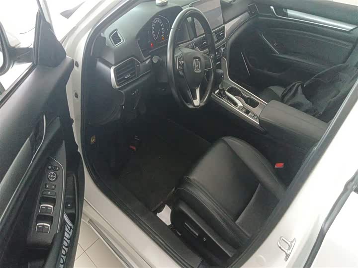 Фото 16 - Honda Accord