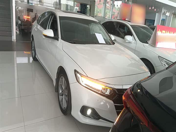 Фото 3 - Honda Accord