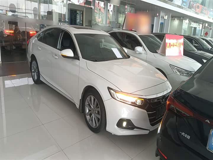 Фото 4 - Honda Accord