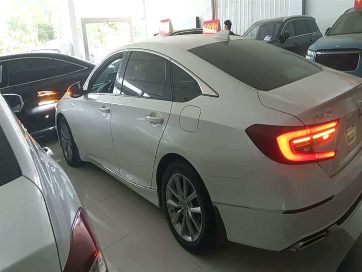 Фото 5 - Honda Accord