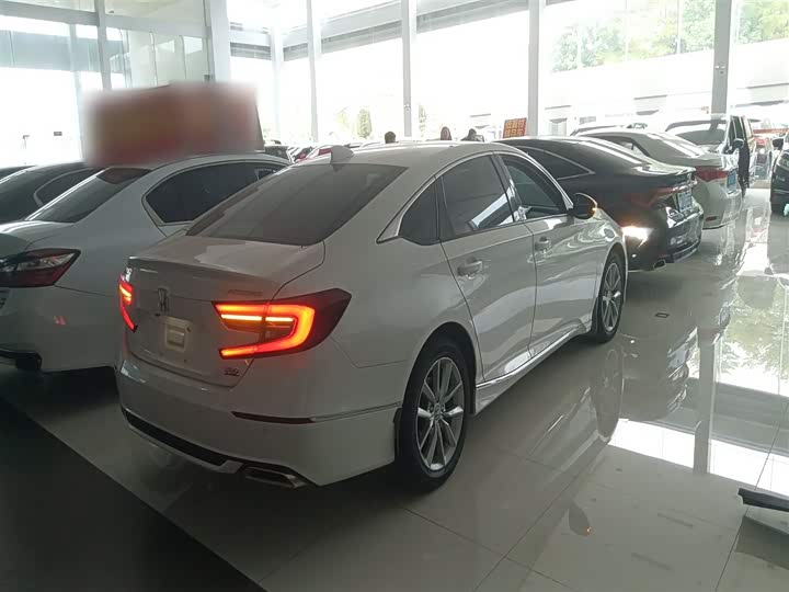 Фото 7 - Honda Accord