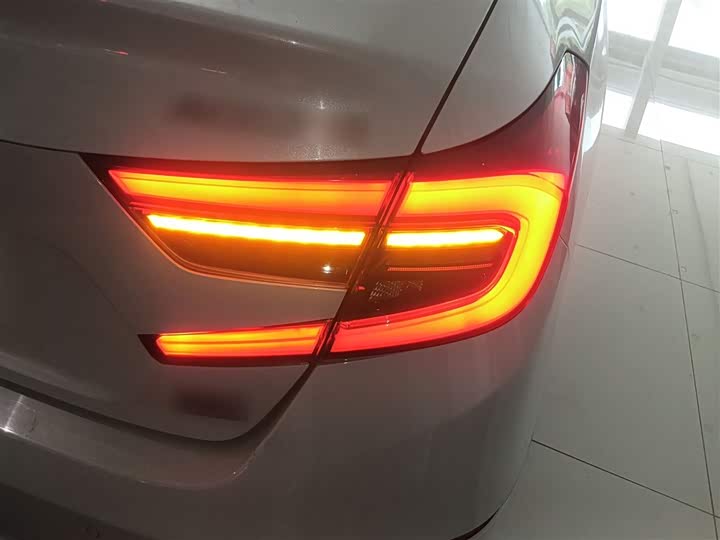 Фото 8 - Honda Accord