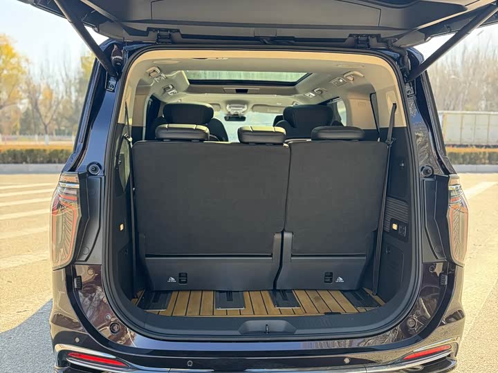 Фото 13 - Hongqi HQ9