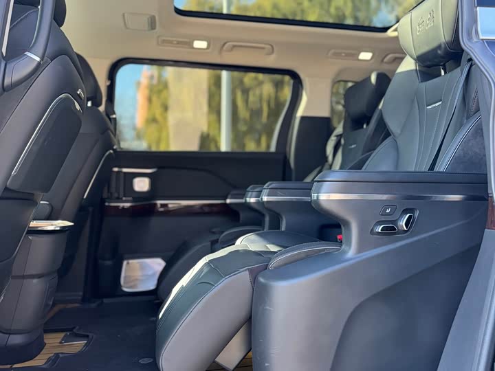 Фото 7 - Hongqi HQ9