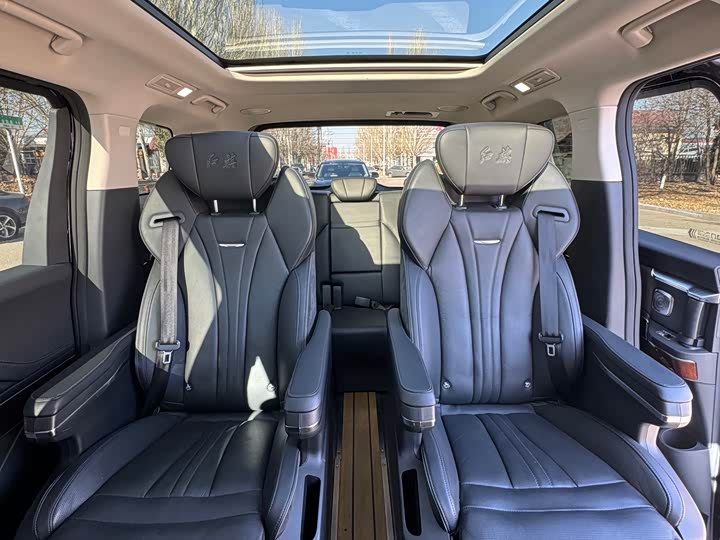 Фото 8 - Hongqi HQ9