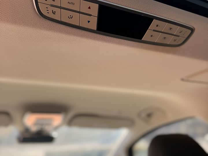 Фото 9 - Hongqi HQ9