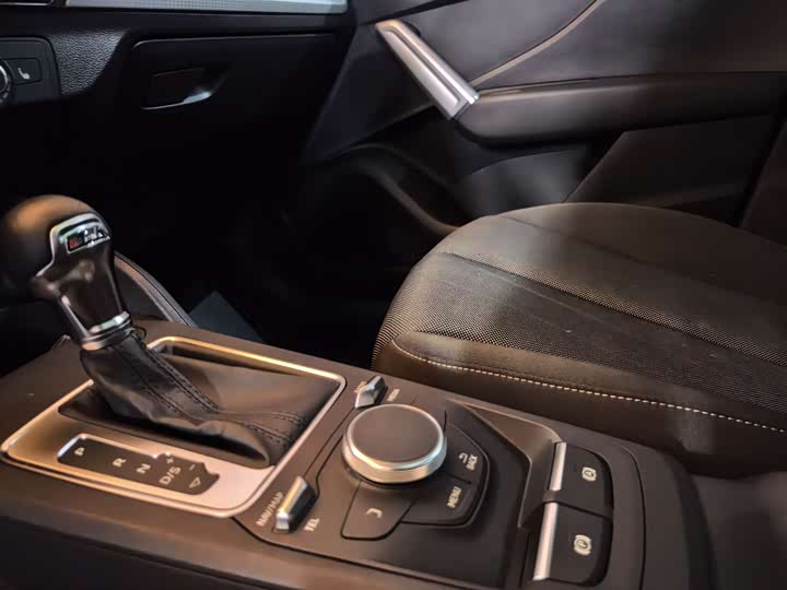 Фото 12 - Audi Q2L