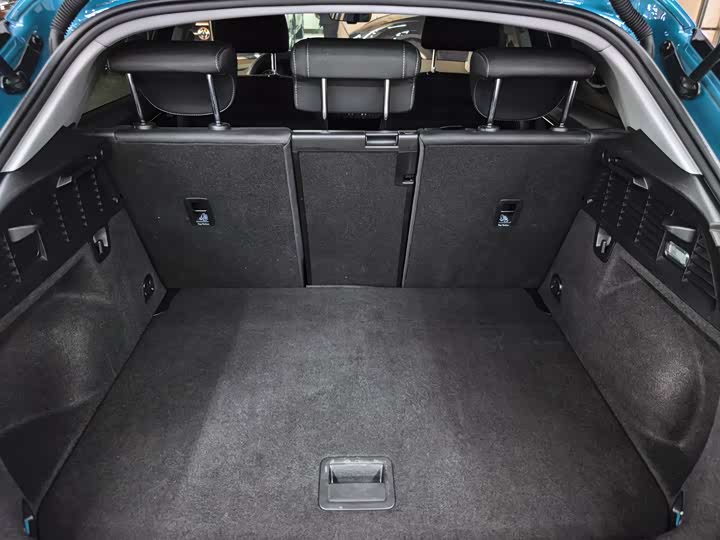 Фото 13 - Audi Q2L