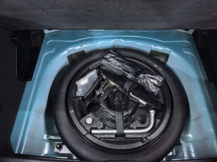 Фото 14 - Audi Q2L