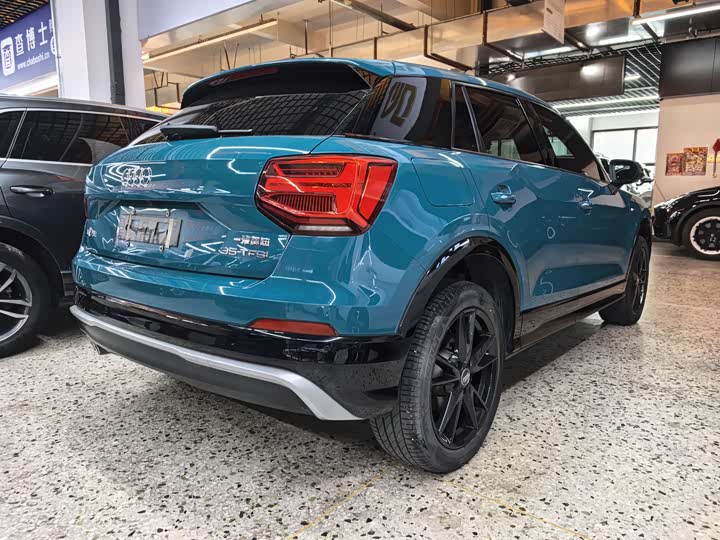 Фото 15 - Audi Q2L