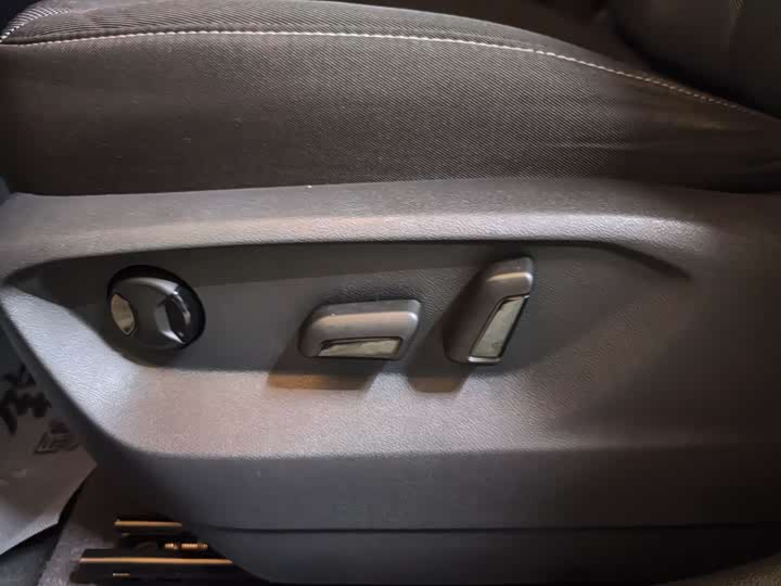 Фото 5 - Audi Q2L