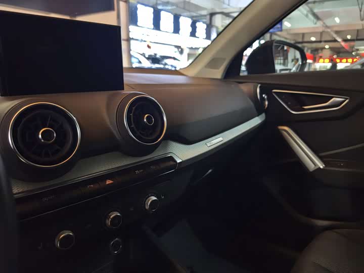 Фото 7 - Audi Q2L