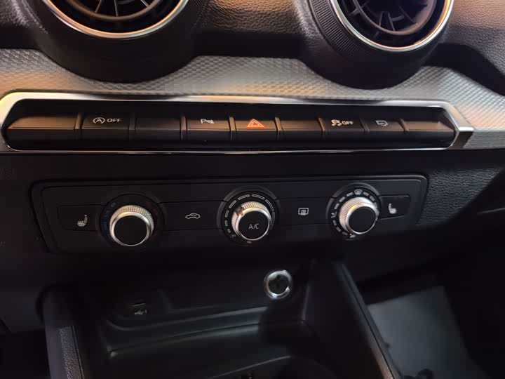 Фото 8 - Audi Q2L