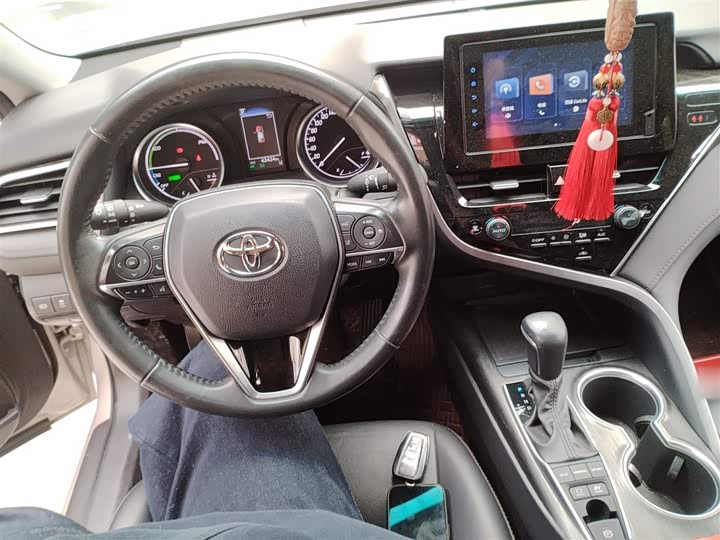 Фото 10 - Toyota Camry