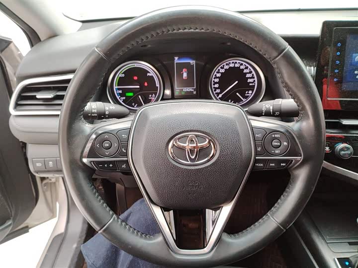 Фото 11 - Toyota Camry