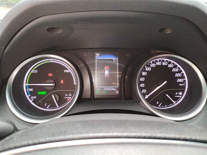 Фото 12 - Toyota Camry