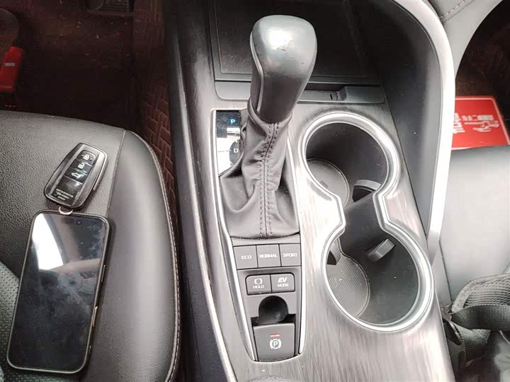 Фото 14 - Toyota Camry