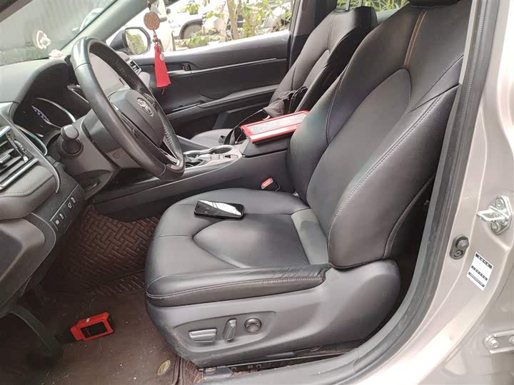 Фото 15 - Toyota Camry