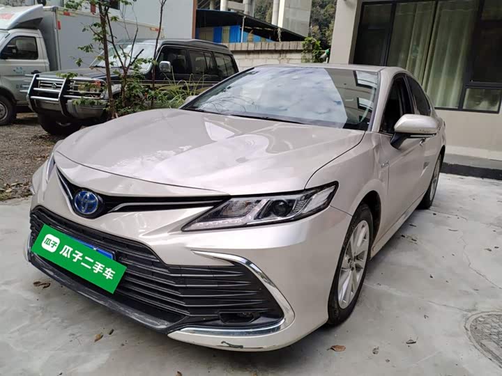 Фото 2 - Toyota Camry