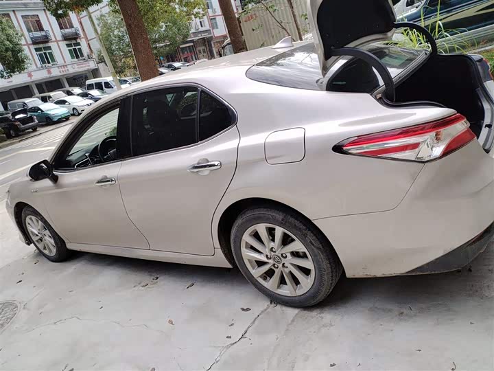 Фото 5 - Toyota Camry