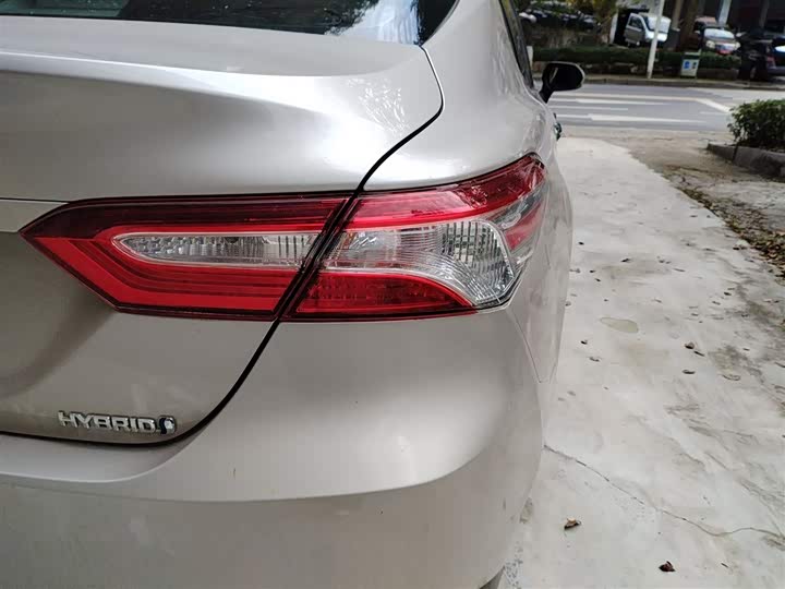 Фото 8 - Toyota Camry