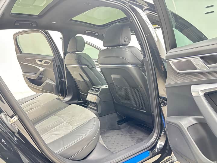 Фото 10 - Audi A6L