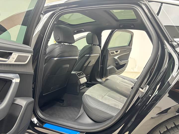 Фото 11 - Audi A6L