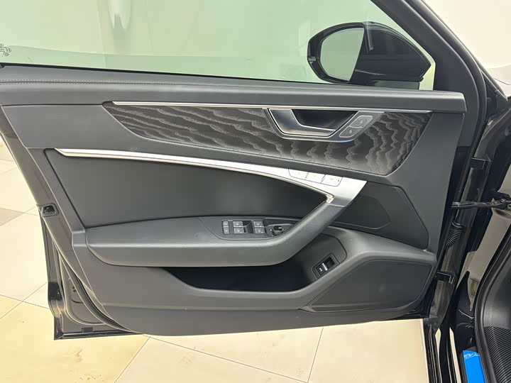 Фото 12 - Audi A6L