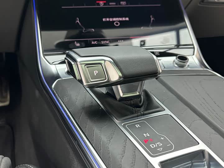Фото 7 - Audi A6L