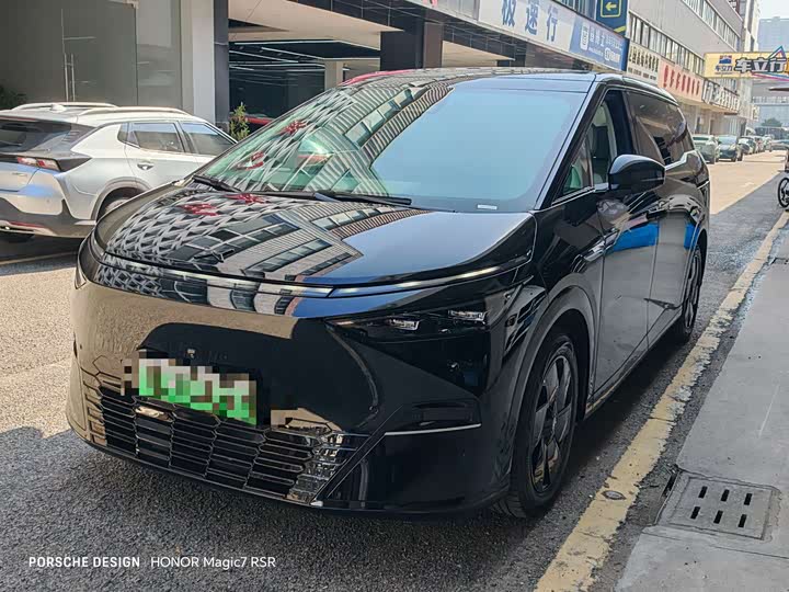 Фото 1 - XPeng X9