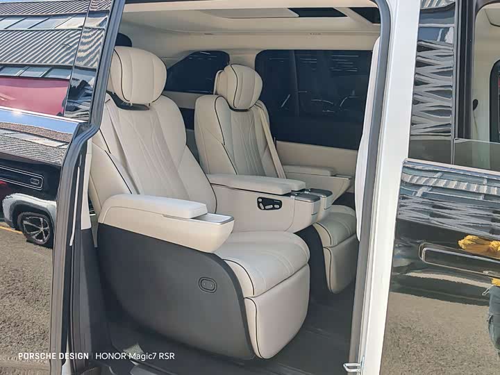 Фото 10 - XPeng X9