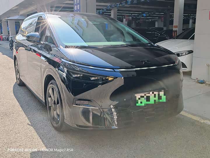 Фото 3 - XPeng X9