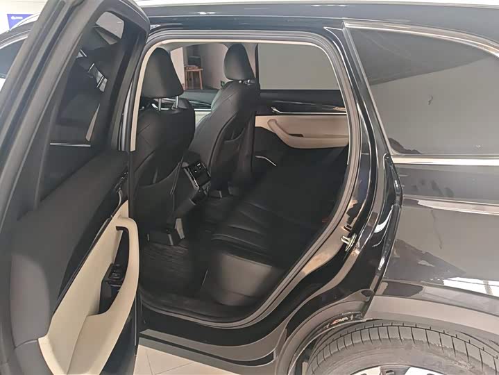 Фото 11 - Geely Monjaro