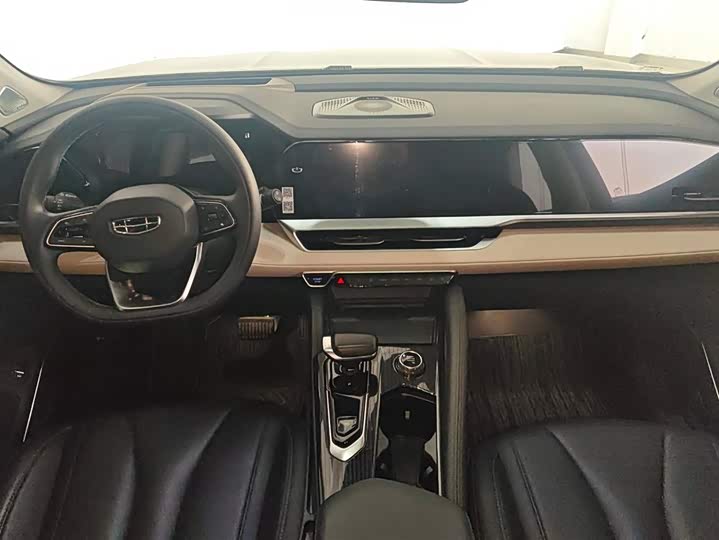 Фото 12 - Geely Monjaro