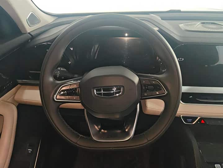 Фото 15 - Geely Monjaro