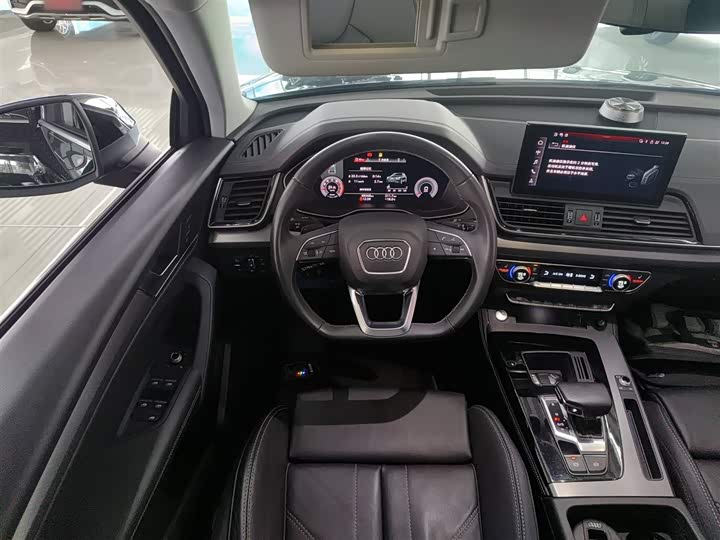 Фото 11 - Audi Q5L
