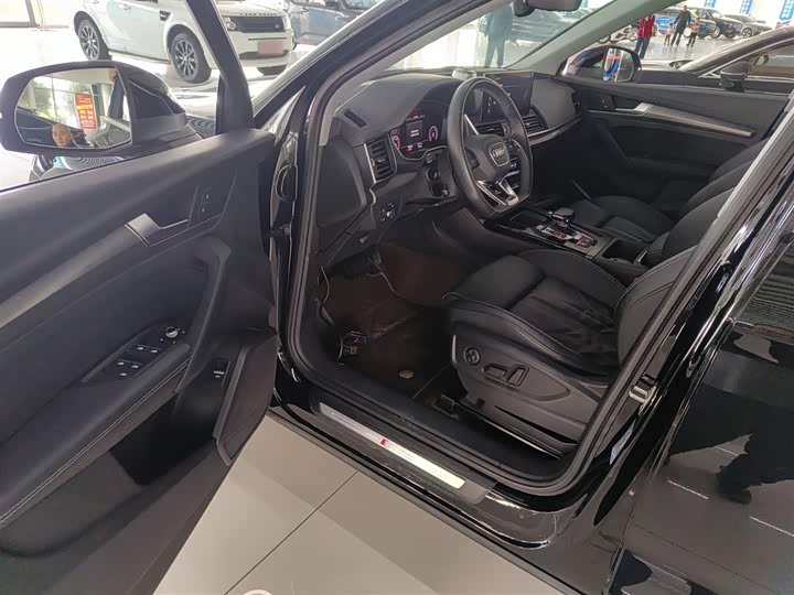 Фото 16 - Audi Q5L